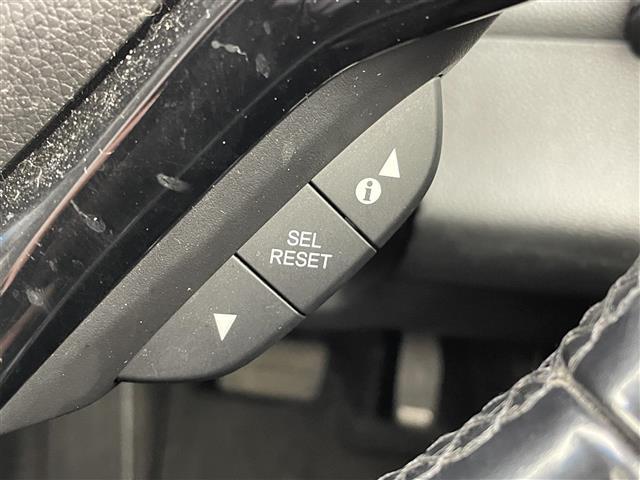 ヴェゼル ハイブリッドＺ　純正ナビ　シートヒーター　純正アルミホイル１７インチ　純正フロアマット　ルーフレール　オートブレーキホールド　ＨＤＭＩ入力端子　ＵＳＢ入力端子　革巻ステアリング　ハーフレザー　スペアキー　バックカメラ（12枚目）