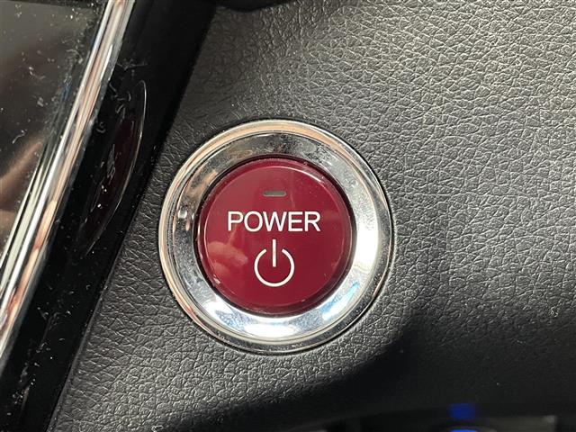 ヴェゼル ハイブリッドＺ　純正ナビ　シートヒーター　純正アルミホイル１７インチ　純正フロアマット　ルーフレール　オートブレーキホールド　ＨＤＭＩ入力端子　ＵＳＢ入力端子　革巻ステアリング　ハーフレザー　スペアキー　バックカメラ（13枚目）