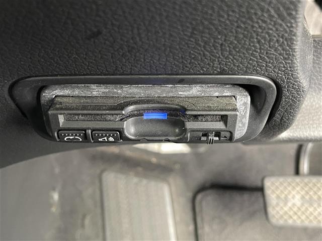 ヴェゼル ハイブリッドＺ　純正ナビ　シートヒーター　純正アルミホイル１７インチ　純正フロアマット　ルーフレール　オートブレーキホールド　ＨＤＭＩ入力端子　ＵＳＢ入力端子　革巻ステアリング　ハーフレザー　スペアキー　バックカメラ（14枚目）