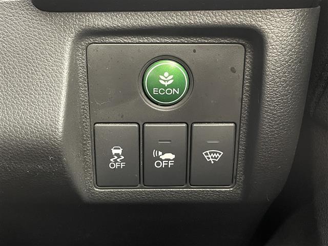 ヴェゼル ハイブリッドＺ　純正ナビ　シートヒーター　純正アルミホイル１７インチ　純正フロアマット　ルーフレール　オートブレーキホールド　ＨＤＭＩ入力端子　ＵＳＢ入力端子　革巻ステアリング　ハーフレザー　スペアキー　バックカメラ（19枚目）