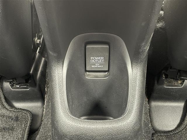 ヴェゼル ハイブリッドＺ　純正ナビ　シートヒーター　純正アルミホイル１７インチ　純正フロアマット　ルーフレール　オートブレーキホールド　ＨＤＭＩ入力端子　ＵＳＢ入力端子　革巻ステアリング　ハーフレザー　スペアキー　バックカメラ（20枚目）