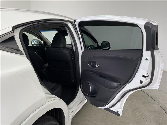 ヴェゼル ハイブリッドＺ　純正ナビ　シートヒーター　純正アルミホイル１７インチ　純正フロアマット　ルーフレール　オートブレーキホールド　ＨＤＭＩ入力端子　ＵＳＢ入力端子　革巻ステアリング　ハーフレザー　スペアキー　バックカメラ（25枚目）