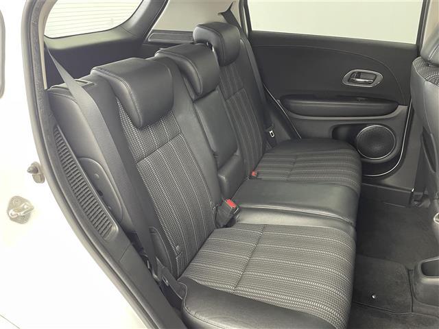 ヴェゼル ハイブリッドＺ　純正ナビ　シートヒーター　純正アルミホイル１７インチ　純正フロアマット　ルーフレール　オートブレーキホールド　ＨＤＭＩ入力端子　ＵＳＢ入力端子　革巻ステアリング　ハーフレザー　スペアキー　バックカメラ（26枚目）