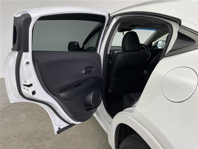 ヴェゼル ハイブリッドＺ　純正ナビ　シートヒーター　純正アルミホイル１７インチ　純正フロアマット　ルーフレール　オートブレーキホールド　ＨＤＭＩ入力端子　ＵＳＢ入力端子　革巻ステアリング　ハーフレザー　スペアキー　バックカメラ（29枚目）