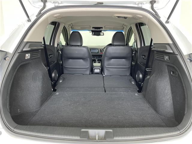 ヴェゼル ハイブリッドＺ　純正ナビ　シートヒーター　純正アルミホイル１７インチ　純正フロアマット　ルーフレール　オートブレーキホールド　ＨＤＭＩ入力端子　ＵＳＢ入力端子　革巻ステアリング　ハーフレザー　スペアキー　バックカメラ（32枚目）