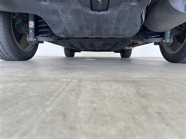 ヴェゼル ハイブリッドＺ　純正ナビ　シートヒーター　純正アルミホイル１７インチ　純正フロアマット　ルーフレール　オートブレーキホールド　ＨＤＭＩ入力端子　ＵＳＢ入力端子　革巻ステアリング　ハーフレザー　スペアキー　バックカメラ（42枚目）