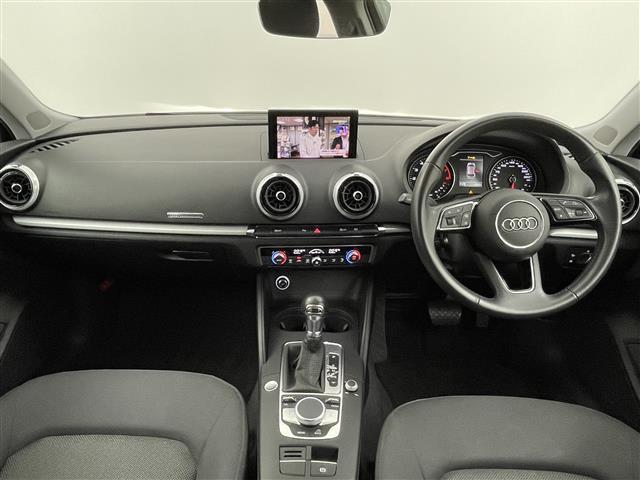 A3 スポーツバック30TFSI 純正ナビ/純正アルミホイル16インチ/バックカメラ/クルーズコントロール/ステアリングスイッチ/コーナーセンサー/プッシュスタート/USB入力端子/スペアキー/取扱説明書/フロアマット/ETC(2枚目)