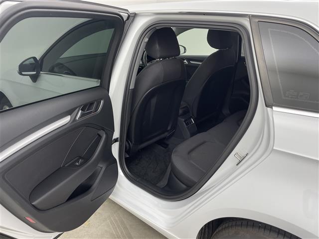 A3 スポーツバック30TFSI 純正ナビ/純正アルミホイル16インチ/バックカメラ/クルーズコントロール/ステアリングスイッチ/コーナーセンサー/プッシュスタート/USB入力端子/スペアキー/取扱説明書/フロアマット/ETC(12枚目)