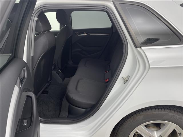 A3 スポーツバック30TFSI 純正ナビ/純正アルミホイル16インチ/バックカメラ/クルーズコントロール/ステアリングスイッチ/コーナーセンサー/プッシュスタート/USB入力端子/スペアキー/取扱説明書/フロアマット/ETC(13枚目)