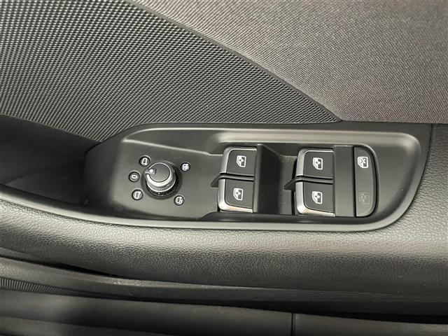 A3 スポーツバック30TFSI 純正ナビ/純正アルミホイル16インチ/バックカメラ/クルーズコントロール/ステアリングスイッチ/コーナーセンサー/プッシュスタート/USB入力端子/スペアキー/取扱説明書/フロアマット/ETC(30枚目)
