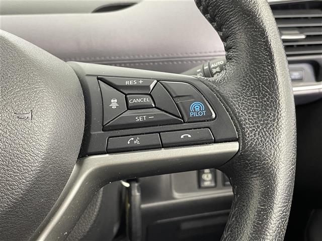 セレナ ハイウェイスター　Ｖ　プロパイロット　ワンオーナ　純正ナビ　フルセグ　Ｂｌｕｅｔｏｏｔｈ　ＣＤ　ＤＢＤ　フリップダウンモニター　両側パワースライド　バックカメラ　オートブレーキホールド　レーダークルーズコントロール（6枚目）