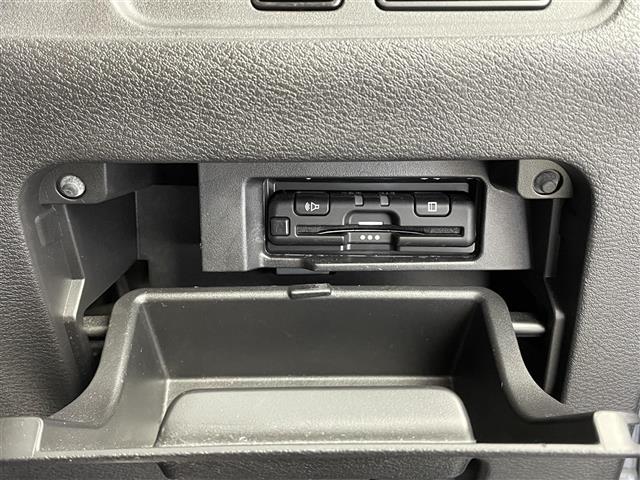 セレナ ハイウェイスター　Ｖ　プロパイロット　ワンオーナ　純正ナビ　フルセグ　Ｂｌｕｅｔｏｏｔｈ　ＣＤ　ＤＢＤ　フリップダウンモニター　両側パワースライド　バックカメラ　オートブレーキホールド　レーダークルーズコントロール（9枚目）