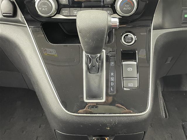 セレナ ハイウェイスター　Ｖ　プロパイロット　ワンオーナ　純正ナビ　フルセグ　Ｂｌｕｅｔｏｏｔｈ　ＣＤ　ＤＢＤ　フリップダウンモニター　両側パワースライド　バックカメラ　オートブレーキホールド　レーダークルーズコントロール（11枚目）