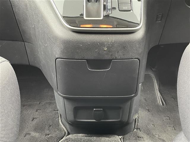 セレナ ハイウェイスター　Ｖ　プロパイロット　ワンオーナ　純正ナビ　フルセグ　Ｂｌｕｅｔｏｏｔｈ　ＣＤ　ＤＢＤ　フリップダウンモニター　両側パワースライド　バックカメラ　オートブレーキホールド　レーダークルーズコントロール（14枚目）