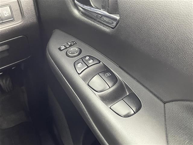 セレナ ハイウェイスター　Ｖ　プロパイロット　ワンオーナ　純正ナビ　フルセグ　Ｂｌｕｅｔｏｏｔｈ　ＣＤ　ＤＢＤ　フリップダウンモニター　両側パワースライド　バックカメラ　オートブレーキホールド　レーダークルーズコントロール（17枚目）