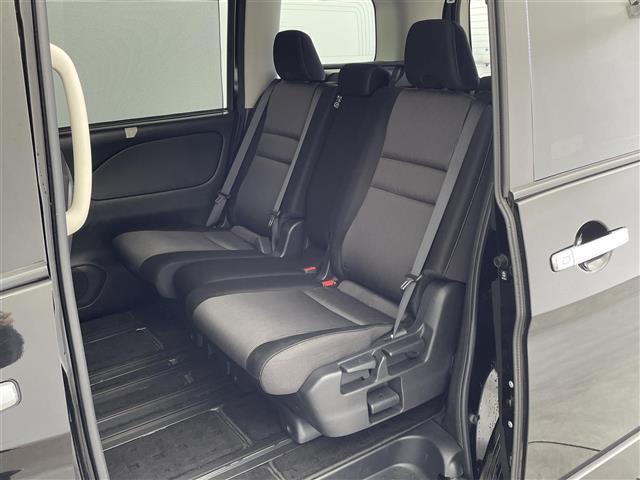 セレナ ハイウェイスター　Ｖ　プロパイロット　ワンオーナ　純正ナビ　フルセグ　Ｂｌｕｅｔｏｏｔｈ　ＣＤ　ＤＢＤ　フリップダウンモニター　両側パワースライド　バックカメラ　オートブレーキホールド　レーダークルーズコントロール（20枚目）