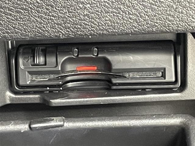 セレナ ハイウェイスター　プロパイロットエディション　プロパイロット　純正ナビ　Ｂｌｕｅｔｏｏｔｈ　ＣＤ　ＤＶＤ　フルセグ　フリップダウンモニター　ビルトインＥＴＣ　ドライブレコーダー　オートブレーキホールド　バックカメラ　純正アルミホイール（9枚目）