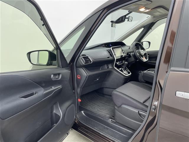 セレナ ハイウェイスター　プロパイロットエディション　プロパイロット　純正ナビ　Ｂｌｕｅｔｏｏｔｈ　ＣＤ　ＤＶＤ　フルセグ　フリップダウンモニター　ビルトインＥＴＣ　ドライブレコーダー　オートブレーキホールド　バックカメラ　純正アルミホイール（29枚目）