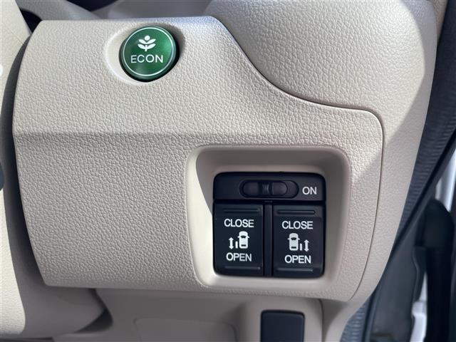 Ｎ－ＢＯＸ Ｇ・ターボＬパッケージ　純正ナビ　フルセグ　Ｂｌｕｅｔｏｏｔｈ　ＣＤ　ＤＶＤ　バックカメラ　ＥＴＣ　衝突軽減ブレーキ　ステアリングスイッチ　パドルシフト　両側パワースライドドア　プッシュスマート　スマートキー（17枚目）