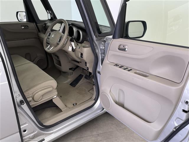 Ｎ－ＢＯＸ Ｇ・ターボＬパッケージ　純正ナビ　フルセグ　Ｂｌｕｅｔｏｏｔｈ　ＣＤ　ＤＶＤ　バックカメラ　ＥＴＣ　衝突軽減ブレーキ　ステアリングスイッチ　パドルシフト　両側パワースライドドア　プッシュスマート　スマートキー（26枚目）