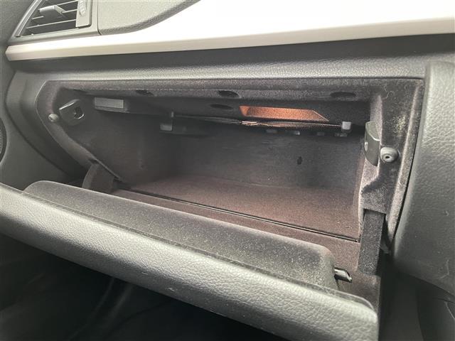 ３シリーズ ３２０ｉツーリング　純正ナビ　Ｂｌｕｅｔｏｏｔｈ　ＣＤ　ＤＶＤ　バックカメラ　衝突軽減ブレーキ　ＥＴＣ　前席パワーシート　クルーズコントロール　パワーバックドア　ステアリングスイッチ　純正アルミホイール（19枚目）