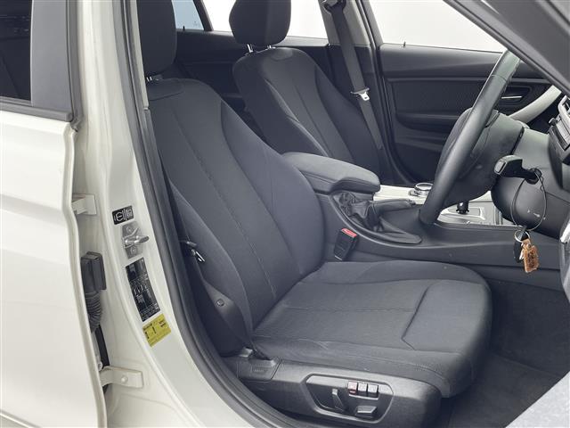 ３シリーズ ３２０ｉツーリング　純正ナビ　Ｂｌｕｅｔｏｏｔｈ　ＣＤ　ＤＶＤ　バックカメラ　衝突軽減ブレーキ　ＥＴＣ　前席パワーシート　クルーズコントロール　パワーバックドア　ステアリングスイッチ　純正アルミホイール（29枚目）