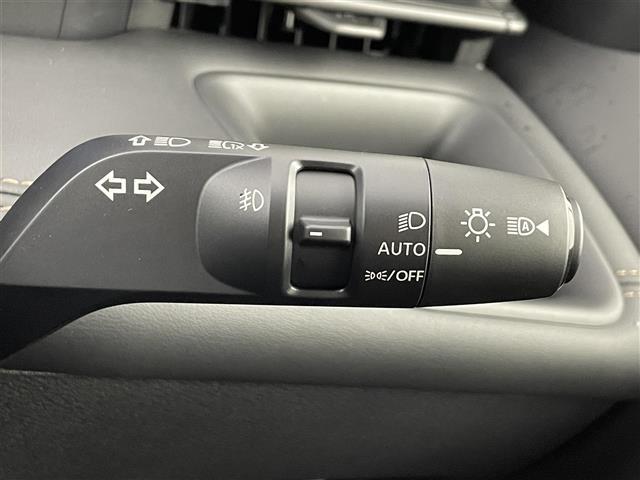 セレナ ｅ－パワー　ハイウェイスターＶ　アドバンスドドライブアシストディスプレイ（１２．３インチカラーディスプレイ）　アラウンドビューモニター　インテリジェント　ルームミラー　両側パワースライドドア（11枚目）