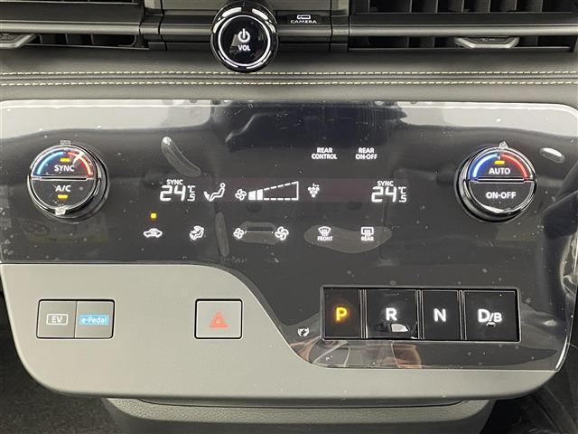 セレナ ｅ－パワー　ハイウェイスターＶ　アドバンスドドライブアシストディスプレイ（１２．３インチカラーディスプレイ）　アラウンドビューモニター　インテリジェント　ルームミラー　両側パワースライドドア（14枚目）