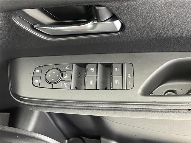 セレナ ｅ－パワー　ハイウェイスターＶ　アドバンスドドライブアシストディスプレイ（１２．３インチカラーディスプレイ）　アラウンドビューモニター　インテリジェント　ルームミラー　両側パワースライドドア（17枚目）