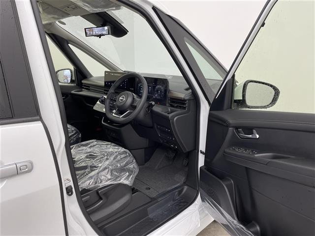 セレナ ｅ－パワー　ハイウェイスターＶ　アドバンスドドライブアシストディスプレイ（１２．３インチカラーディスプレイ）　アラウンドビューモニター　インテリジェント　ルームミラー　両側パワースライドドア（20枚目）