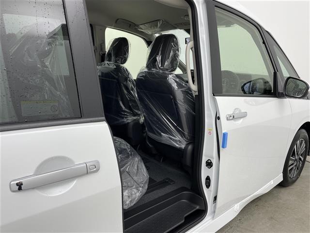 セレナ ｅ－パワー　ハイウェイスターＶ　アドバンスドドライブアシストディスプレイ（１２．３インチカラーディスプレイ）　アラウンドビューモニター　インテリジェント　ルームミラー　両側パワースライドドア（22枚目）