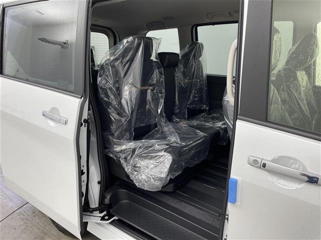 セレナ ｅ－パワー　ハイウェイスターＶ　アドバンスドドライブアシストディスプレイ（１２．３インチカラーディスプレイ）　アラウンドビューモニター　インテリジェント　ルームミラー　両側パワースライドドア（23枚目）