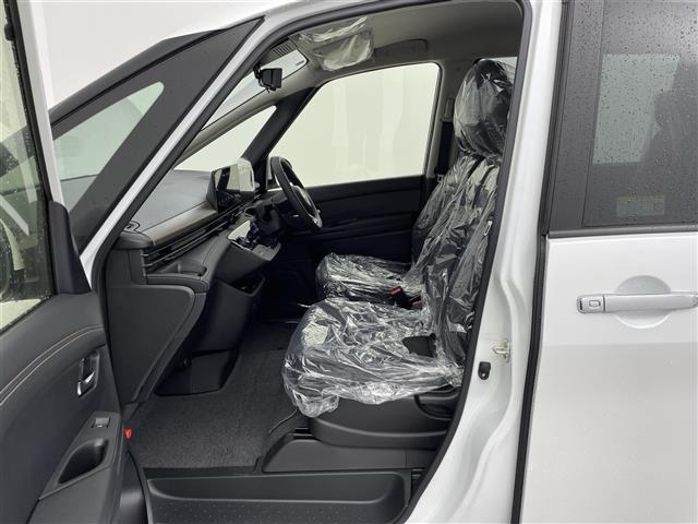 セレナ ｅ－パワー　ハイウェイスターＶ　アドバンスドドライブアシストディスプレイ（１２．３インチカラーディスプレイ）　アラウンドビューモニター　インテリジェント　ルームミラー　両側パワースライドドア（26枚目）