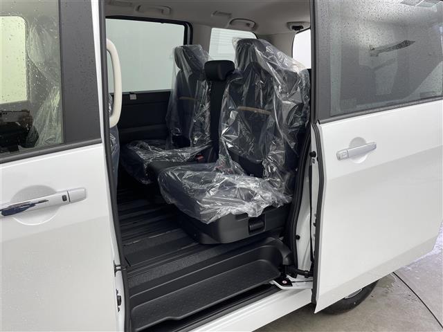 セレナ ｅ－パワー　ハイウェイスターＶ　アドバンスドドライブアシストディスプレイ（１２．３インチカラーディスプレイ）　アラウンドビューモニター　インテリジェント　ルームミラー　両側パワースライドドア（29枚目）