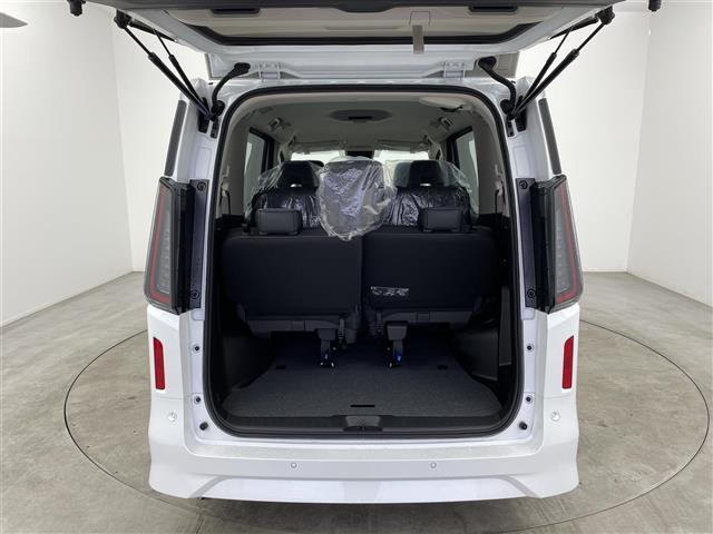 セレナ ｅ－パワー　ハイウェイスターＶ　アドバンスドドライブアシストディスプレイ（１２．３インチカラーディスプレイ）　アラウンドビューモニター　インテリジェント　ルームミラー　両側パワースライドドア（32枚目）