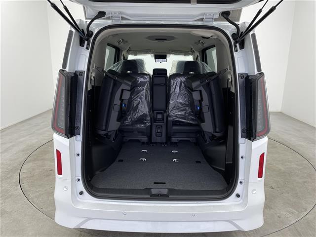 セレナ ｅ－パワー　ハイウェイスターＶ　アドバンスドドライブアシストディスプレイ（１２．３インチカラーディスプレイ）　アラウンドビューモニター　インテリジェント　ルームミラー　両側パワースライドドア（33枚目）