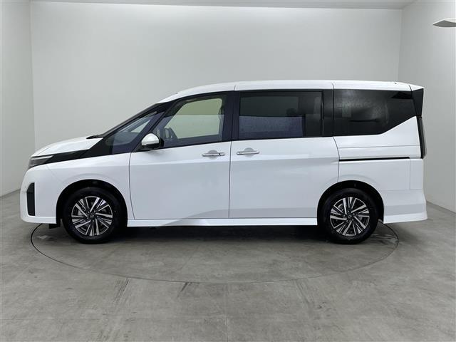 セレナ ｅ－パワー　ハイウェイスターＶ　アドバンスドドライブアシストディスプレイ（１２．３インチカラーディスプレイ）　アラウンドビューモニター　インテリジェント　ルームミラー　両側パワースライドドア（36枚目）