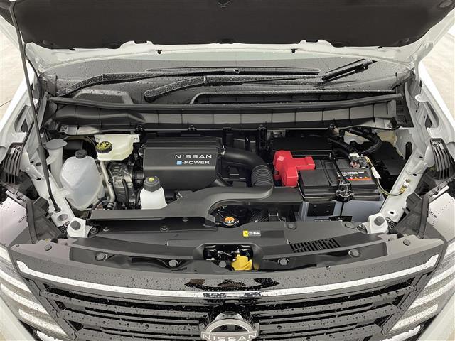 セレナ ｅ－パワー　ハイウェイスターＶ　アドバンスドドライブアシストディスプレイ（１２．３インチカラーディスプレイ）　アラウンドビューモニター　インテリジェント　ルームミラー　両側パワースライドドア（43枚目）