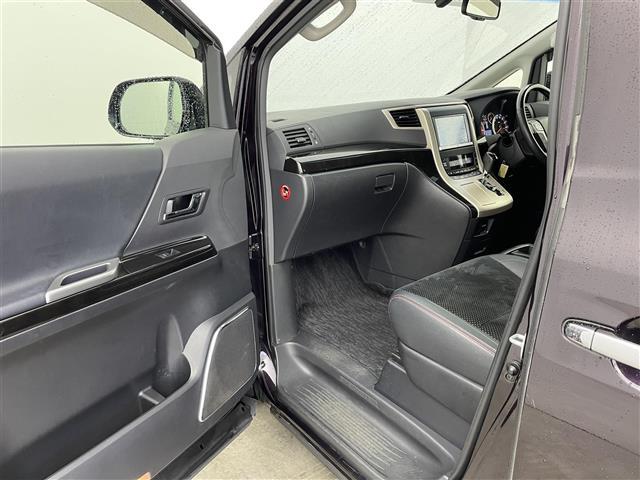 ヴェルファイア ２．４Ｚ　ゴールデンアイズＩＩ　ワンオーナー／純正ＨＤＤナビ／モデリスタ／サンルーフ／後部座席モニター／電動リアゲート／両側パワスラ／コーナーセンサー／１００Ｖ充電／ＭＴモード／クルコン／バックカメラ／純正アルミホイル（25枚目）