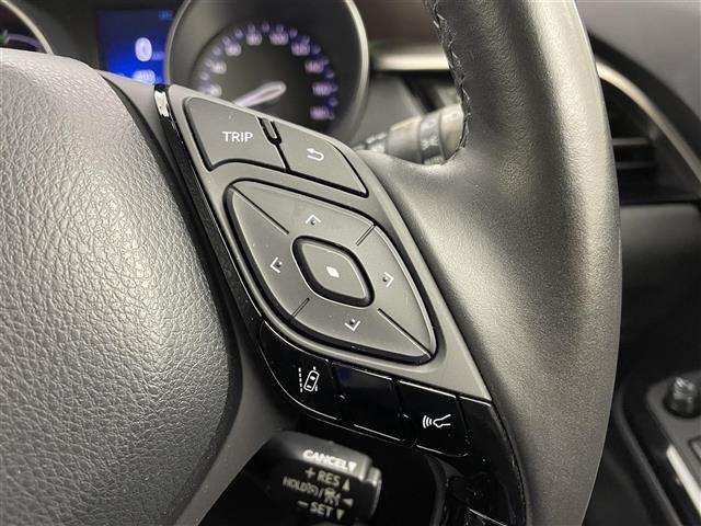 C-HR G ワンオーナー/純正SDナビ/デジタルインナーミラー/コーナーセンサー/オートブレーキホールド/シートヒーター/バックカメラ/電動格納ミラー/ステアリングスイッチ/革巻ステアリング/革巻シフトノブ(9枚目)