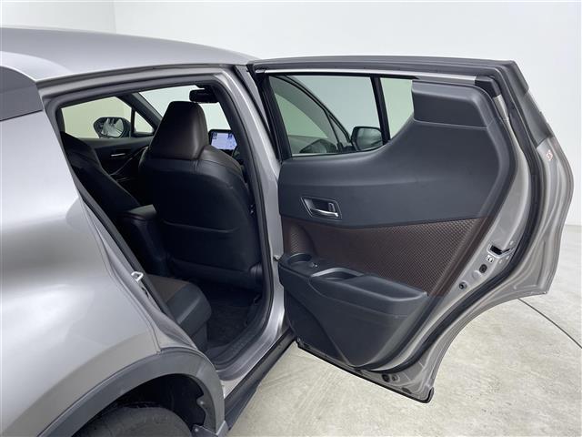 C-HR G ワンオーナー/純正SDナビ/デジタルインナーミラー/コーナーセンサー/オートブレーキホールド/シートヒーター/バックカメラ/電動格納ミラー/ステアリングスイッチ/革巻ステアリング/革巻シフトノブ(23枚目)