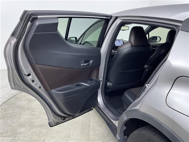 C-HR G ワンオーナー/純正SDナビ/デジタルインナーミラー/コーナーセンサー/オートブレーキホールド/シートヒーター/バックカメラ/電動格納ミラー/ステアリングスイッチ/革巻ステアリング/革巻シフトノブ(27枚目)