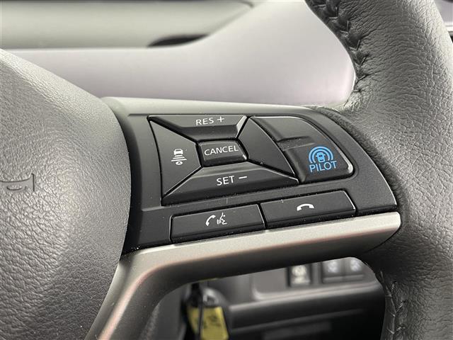 セレナ ハイウェイスター　Ｖ　純正ナビ　アラウンドビューモニター　フリップダウンモニター　前方ドライブレコーダー　ビルトインＥＴＣ　プロパイロット　両側パワースライドドア　オートライト　Ｂｌｕｅｔｏｏｔｈ　ＣＤ　ＤＶＤ　フルセグ（6枚目）