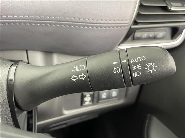 セレナ ハイウェイスター　Ｖ　純正ナビ　アラウンドビューモニター　フリップダウンモニター　前方ドライブレコーダー　ビルトインＥＴＣ　プロパイロット　両側パワースライドドア　オートライト　Ｂｌｕｅｔｏｏｔｈ　ＣＤ　ＤＶＤ　フルセグ（8枚目）