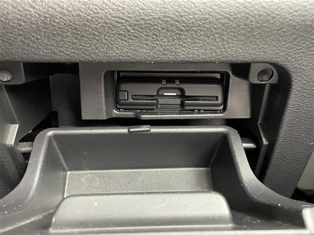 セレナ ハイウェイスター　Ｖ　純正ナビ　アラウンドビューモニター　フリップダウンモニター　前方ドライブレコーダー　ビルトインＥＴＣ　プロパイロット　両側パワースライドドア　オートライト　Ｂｌｕｅｔｏｏｔｈ　ＣＤ　ＤＶＤ　フルセグ（16枚目）