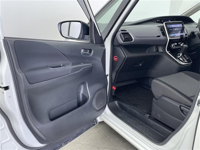 セレナ ハイウェイスター　Ｖ　純正ナビ　アラウンドビューモニター　フリップダウンモニター　前方ドライブレコーダー　ビルトインＥＴＣ　プロパイロット　両側パワースライドドア　オートライト　Ｂｌｕｅｔｏｏｔｈ　ＣＤ　ＤＶＤ　フルセグ（21枚目）