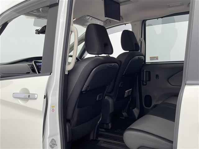 セレナ ハイウェイスター　Ｖ　純正ナビ　アラウンドビューモニター　フリップダウンモニター　前方ドライブレコーダー　ビルトインＥＴＣ　プロパイロット　両側パワースライドドア　オートライト　Ｂｌｕｅｔｏｏｔｈ　ＣＤ　ＤＶＤ　フルセグ（24枚目）