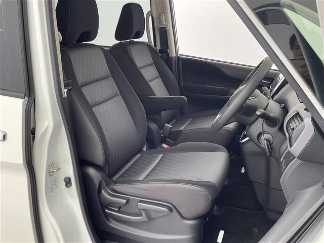 セレナ ハイウェイスター　Ｖ　純正ナビ　アラウンドビューモニター　フリップダウンモニター　前方ドライブレコーダー　ビルトインＥＴＣ　プロパイロット　両側パワースライドドア　オートライト　Ｂｌｕｅｔｏｏｔｈ　ＣＤ　ＤＶＤ　フルセグ（26枚目）