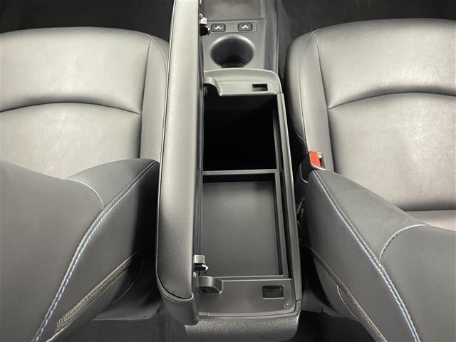 プリウス Ｓツーリングセレクション　ＴＲＤエアロ　アルパイン９インチナビ　アルパインデジタルインナーミラー（ドラレコ付き）　社外アルミホイル１７インチ　クルーズコントロール　コーナーセンサー　バックカメラ　オートライト　ＥＴＣ（17枚目）