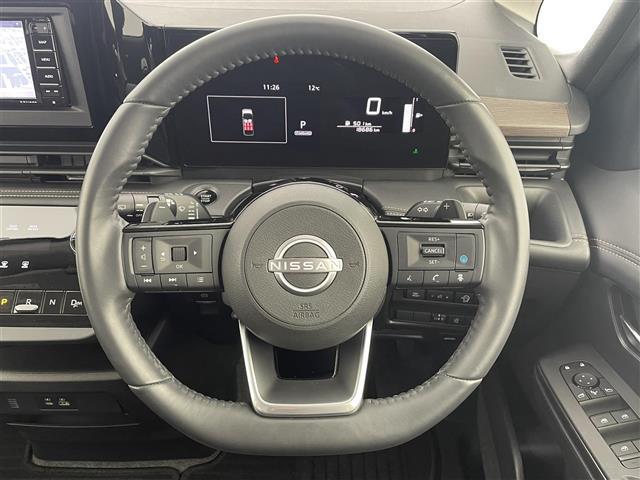 セレナ ハイウェイスターＶ　Ｖセレクション　プロパイロット　アラウンドビューモニター　デジタルインナーミラー　フリップダウンモニター　オートブレーキホールド　レーダークルーズコントロール　両側パワースライドドア　純正アルミホイール（4枚目）